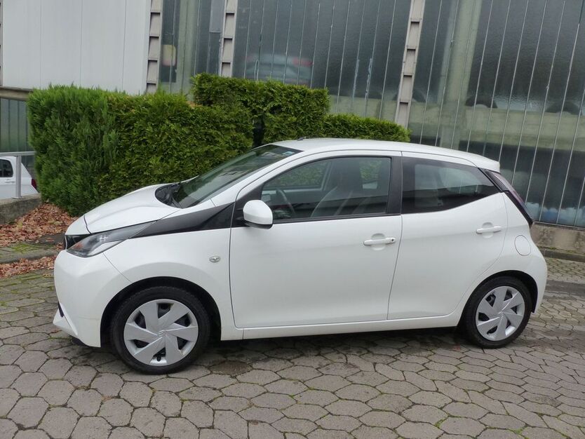 Toyota Aygo (X) 92.000 km 7.998 € Hannover 30179