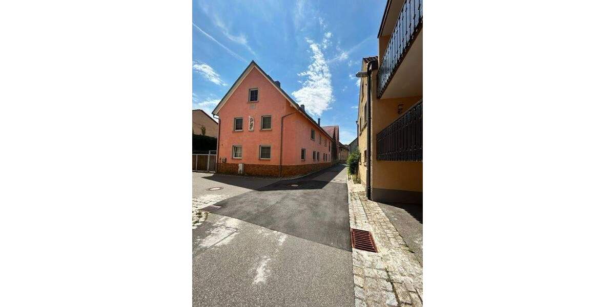 Großes Bauernhaus mit zwei Wohnungen, Innenhof und großer Scheune ! 1 zimmer