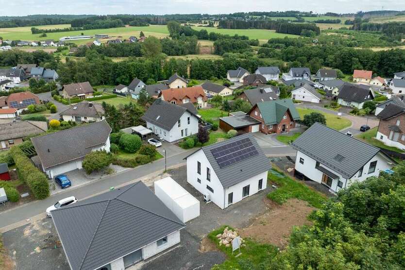 Haus zum Kaufen in Liebenscheid 450.000 € 146.86 m²