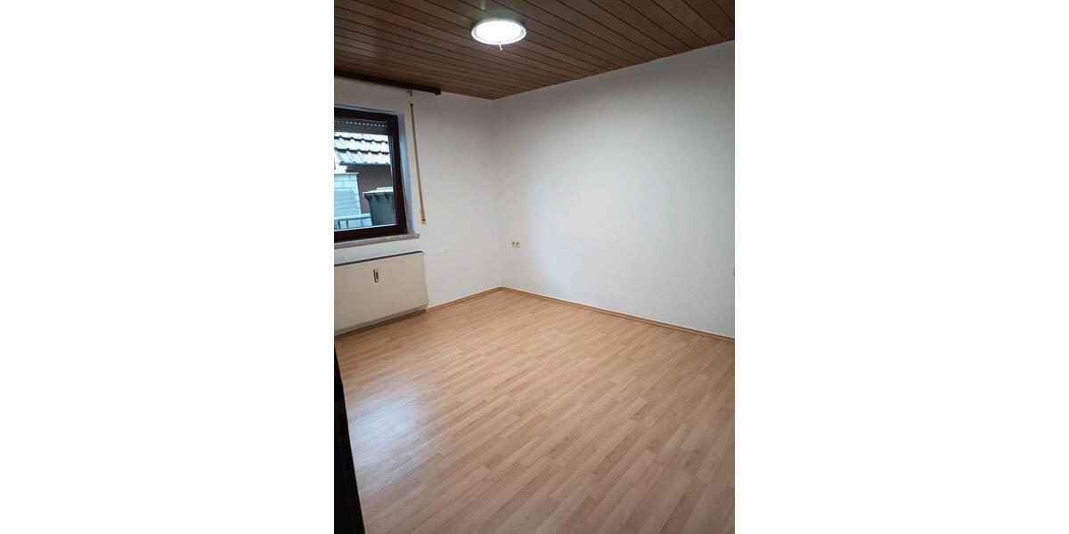 Erdgeschoßwohnung Lauffen am Neckar - 4 Zimmer, 91 m&sup2;, 1.000&euro; | Angebot:25851465