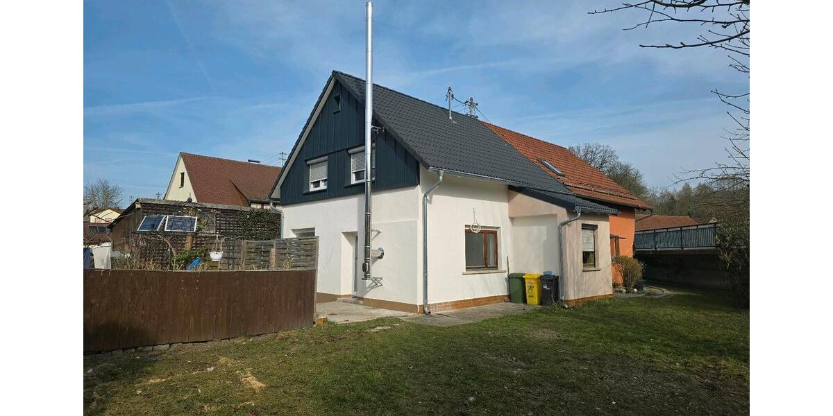 Doppelhaushälfte Marktrodach - 3 Zimmer, 80 m&sup2;, 1.150&euro; | Angebot:26121503