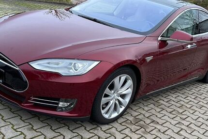 Tesla Model S 160.000 km 16.000 € Gröbers 06184
