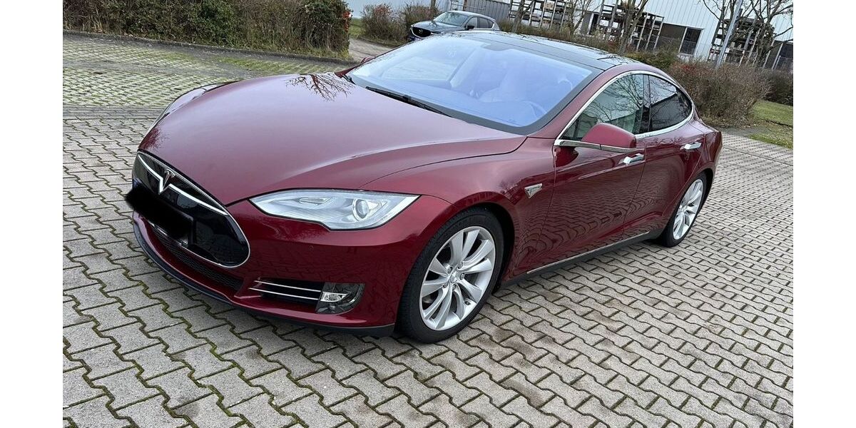 Tesla Model S 160.000 km 16.000 € Gröbers 06184