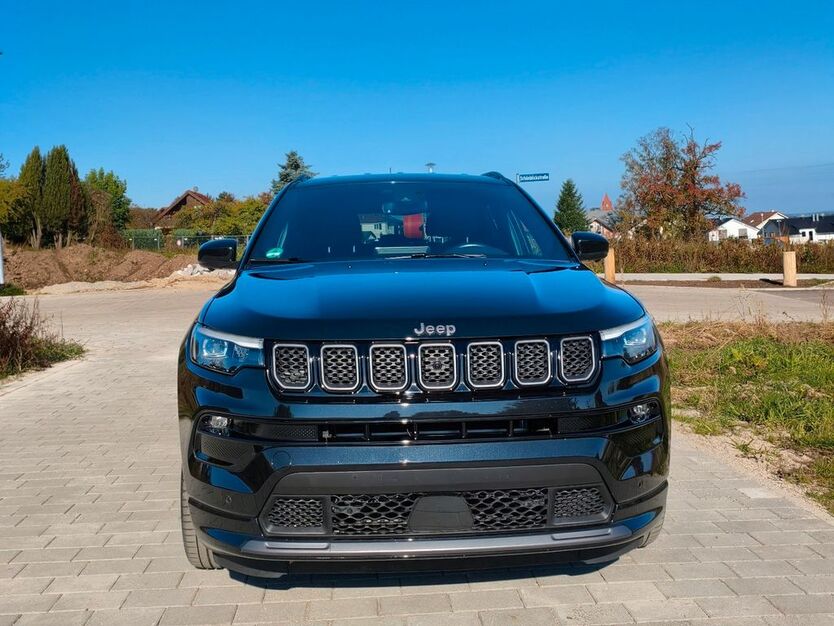 Jeep Compass 45.000 km 21.800 € Pforzheim 75180