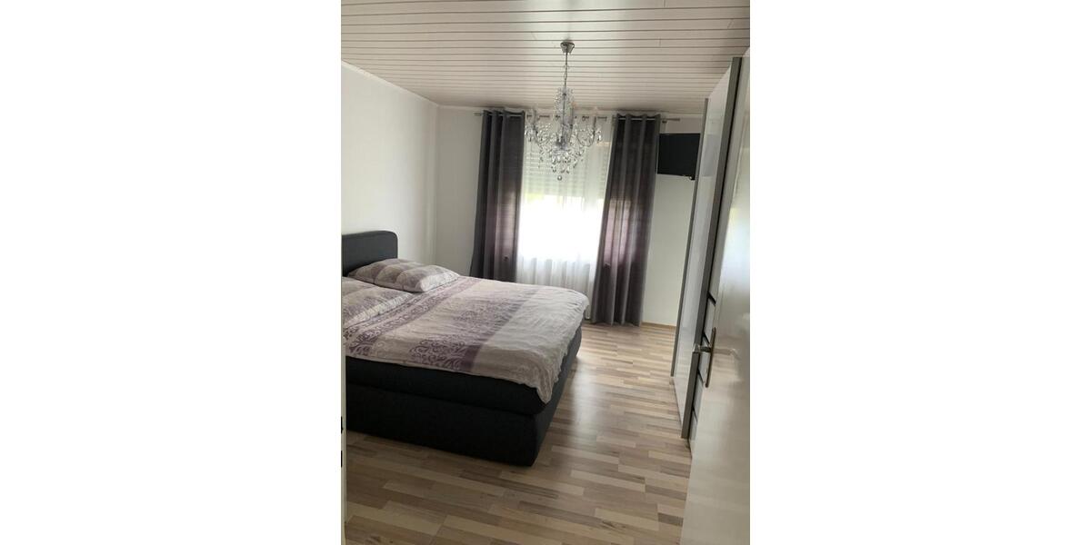 Etagenwohnung Reutlingen Altenburg - 4 Zimmer, 100 m&sup2;, 1.200&euro; | Angebot:25713650