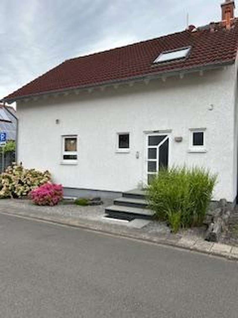 Haus zum Mieten in Wörth-Schaidt 1.300 € 130 m² 5 zimmer