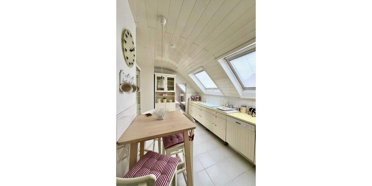 Lichtdurchflutete Wohnung mit viel Platz (zus. im DG) und Sonnenloggien 4 zimmer