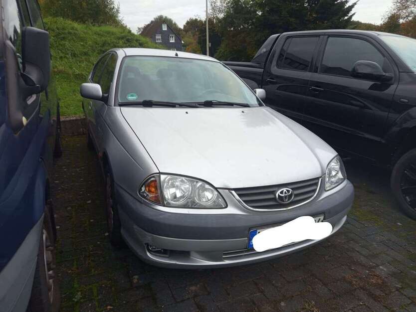 Toyota Avensis 284.000 km 2.400 € Essen 45139