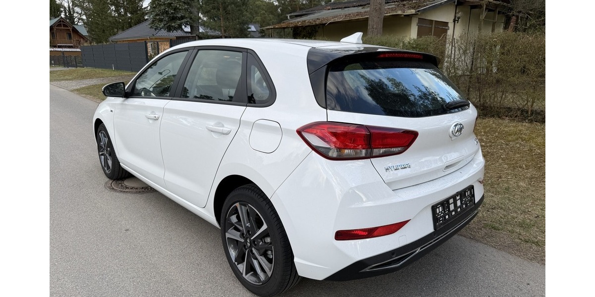 Hyundai i30 1.5 T-GDI Automatik Trend Mild-Hybrid 11.183 km 20.900 &euro; Berlin 10247