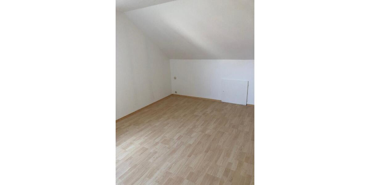 Dachgeschoßwohnung Langenzenn - 3 Zimmer, 77 m&sup2;, 740&euro; | Angebot:25368752