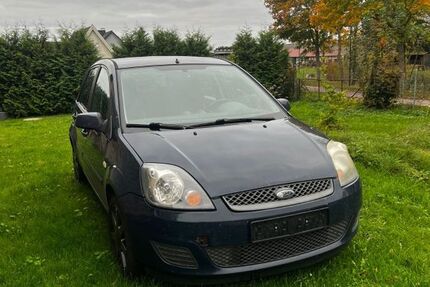 Ford Fiesta 260.000 km 900 &euro; Rosenow 17091
