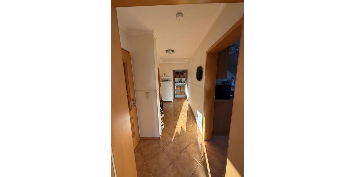 Dachgeschoßwohnung Borken (Hessen) - 2.5 Zimmer, 90 m&sup2;, 600&euro; | Angebot:26152123