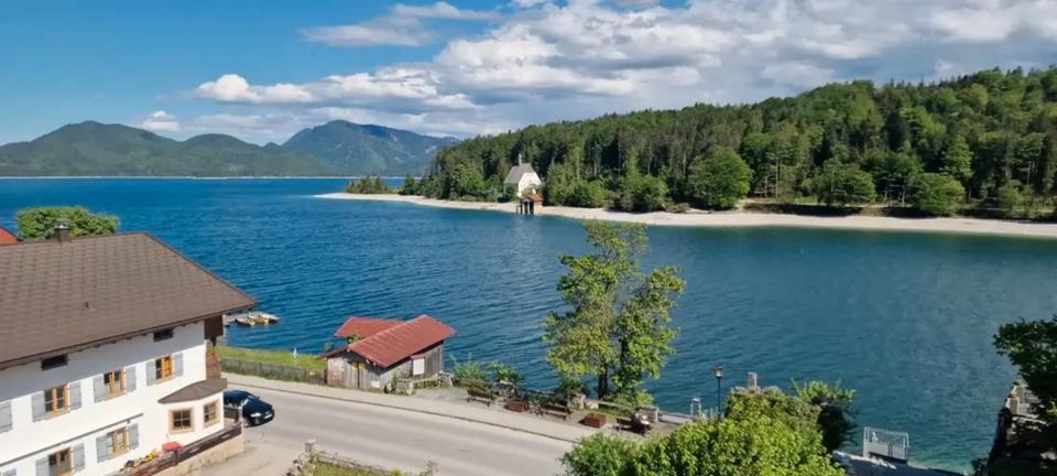 Attraktive 2-Zimmer-Wohnung direkt am Walchensee mit Bergblick