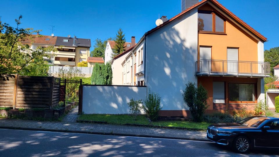 Reihenhaus Saarbrücken Dudweiler - 4 Zimmer, 150 m&sup2;, 1.240&euro; | Angebot:26182845