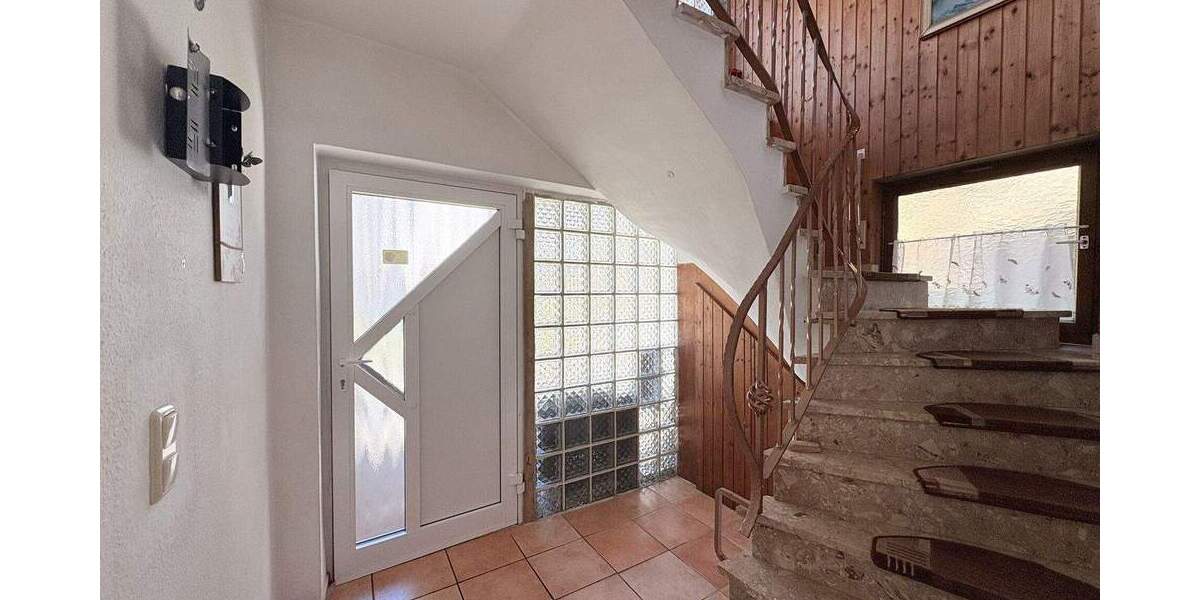 Mehrfamilienhaus, Wohnhaus Stadtallendorf-Wolferode Wolferode - 6 Zimmer, 208 m&sup2;, 299.900&euro; | Angebot:25775613