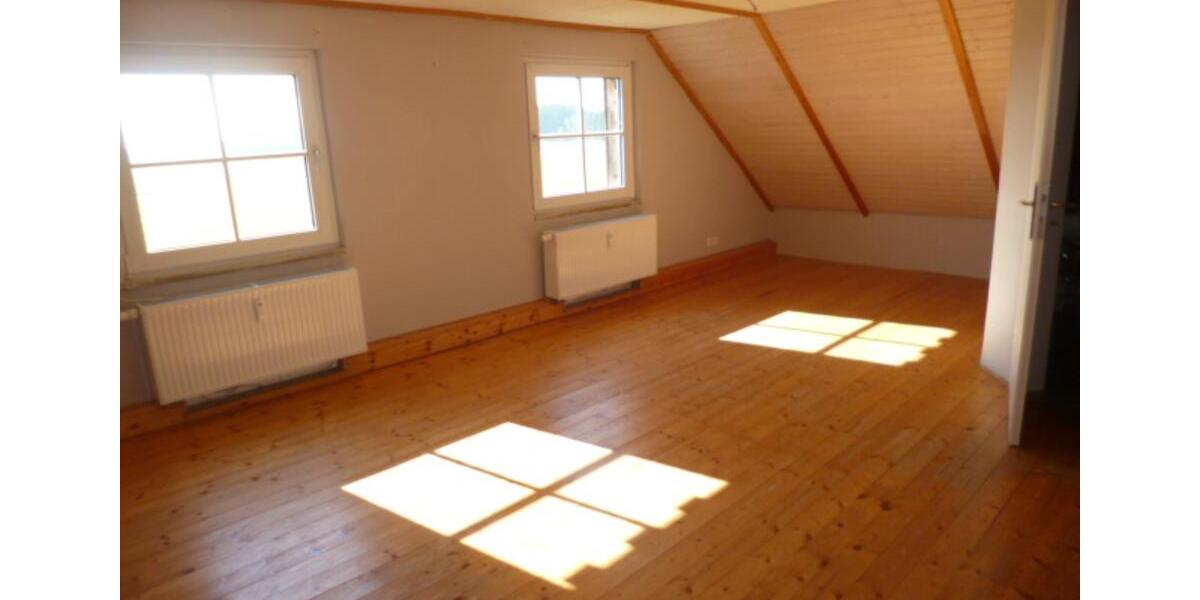 Dachgeschoßwohnung Münchberg - 3 Zimmer, 66 m&sup2;, 400&euro; | Angebot:25080720