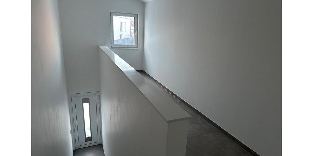 Etagenwohnung Rühen - 3 Zimmer, 100 m&sup2;, 1.000&euro; | Angebot:25352633