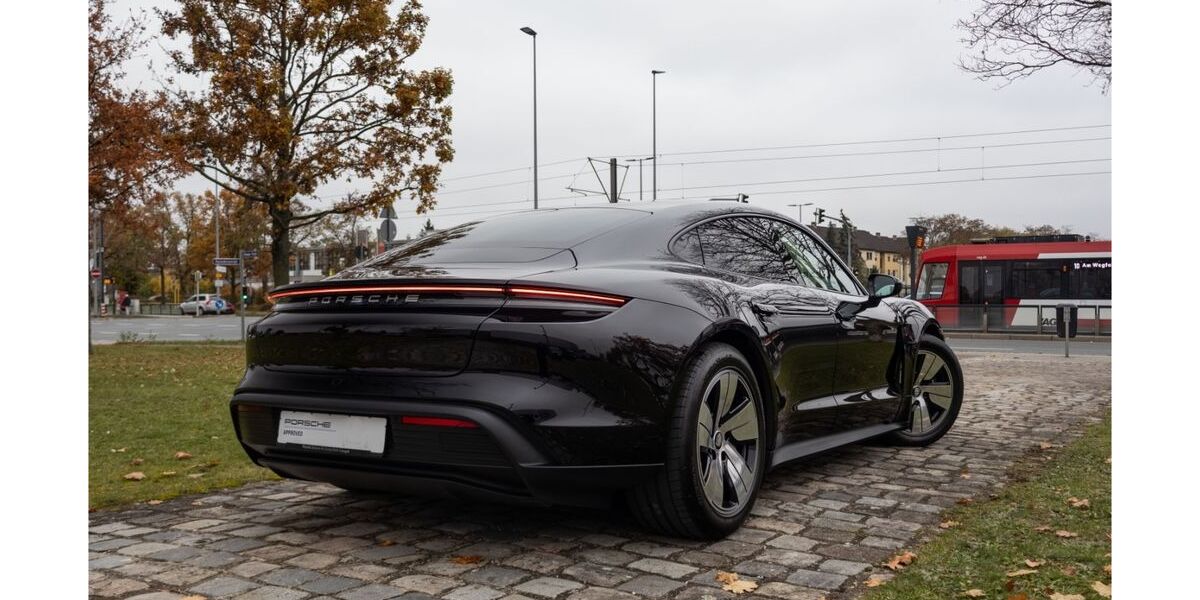 Porsche Taycan 24.700 km 62.990 € Nürnberg 90425