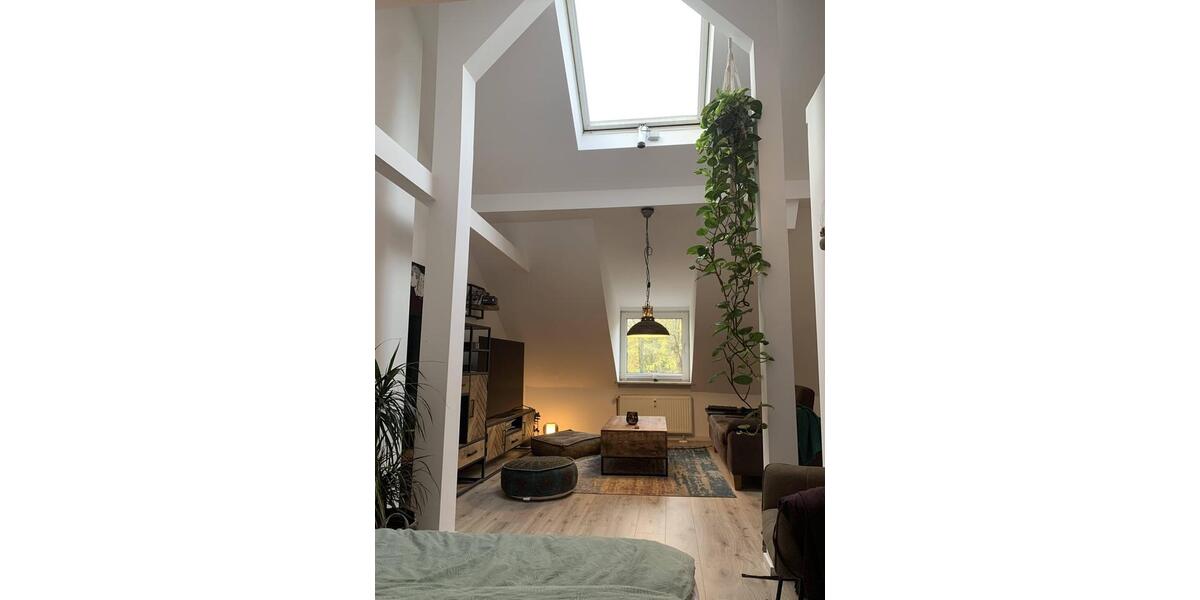 Helle und sanierte 1,5-Zi.-DG-Wohnung 1 zimmer