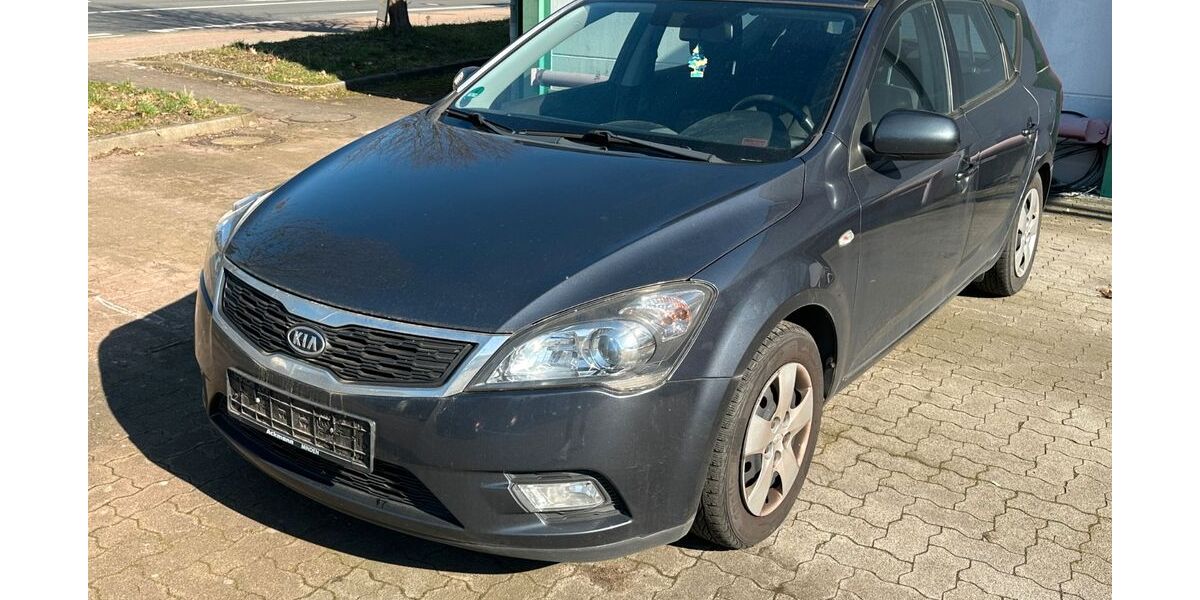 Kia ceed Sportswagon 184.000 km 2.500 &euro; Minden 32427