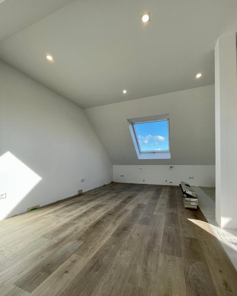 Großzügige, helle 4,5 Zimmerwohnung über 2 Ebenen mit DG Studio zimmer