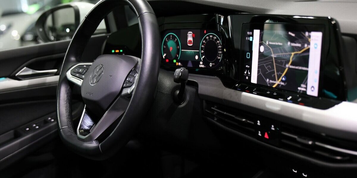 VW Golf VIII 2.0 TDI DSG LIFE IQ / NAVI+KAMERA, LED 53.000 km 21.998 &euro; Hamm 59077