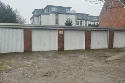 Garagenhof mit fünf Garagen und einem Abstellraum in Lübeck-St. Lorenz-Nord (Musikerviertel) zimmer