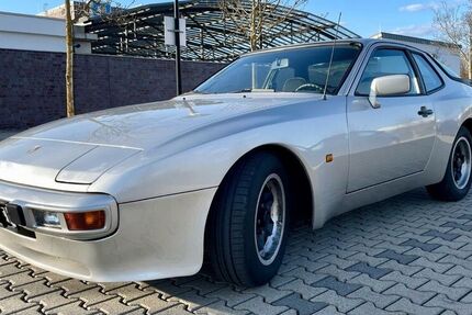 Porsche 944