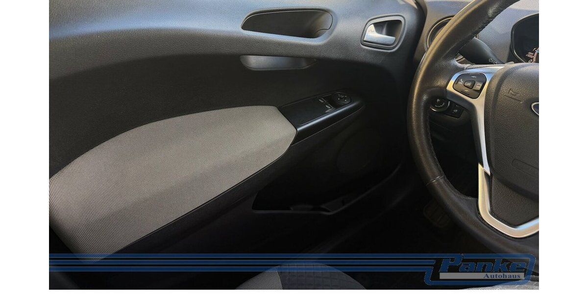 Ford Tourneo Courier Titanium*1-Hand*SHZ*AppLink*USB* 94.810 km 10.600 &euro; Berlin 13187