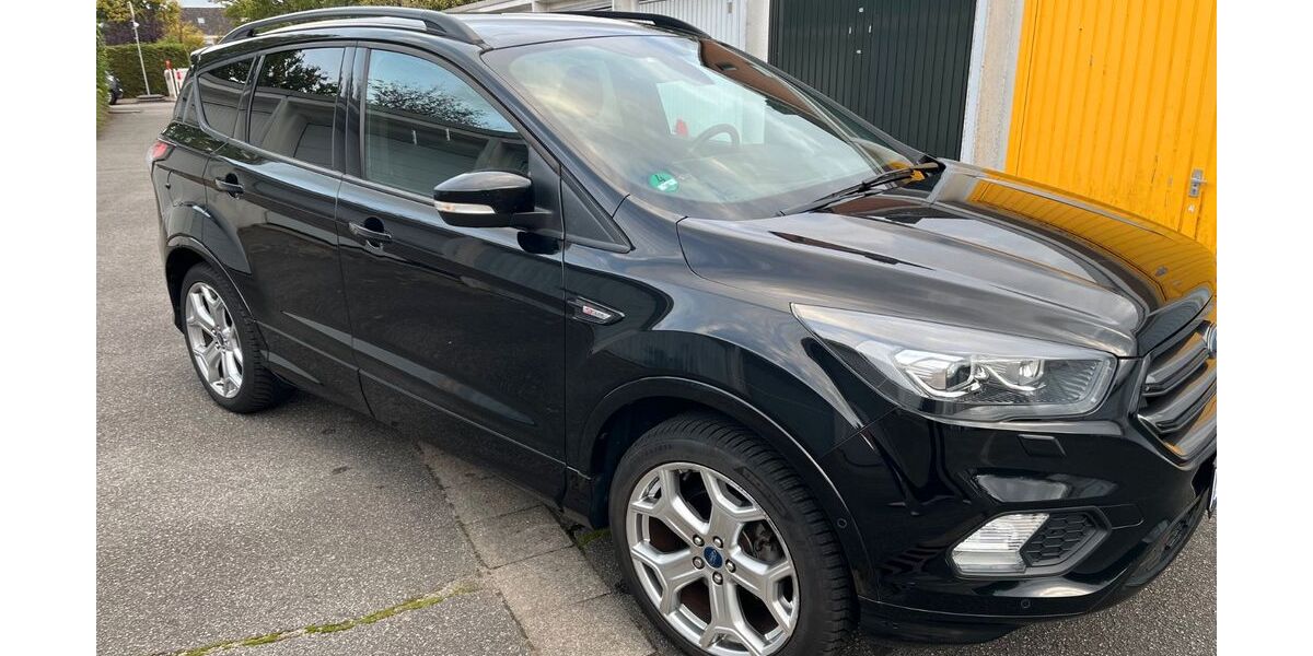 Ford Kuga 49.000 km 14.995 &euro; Lübeck 23566