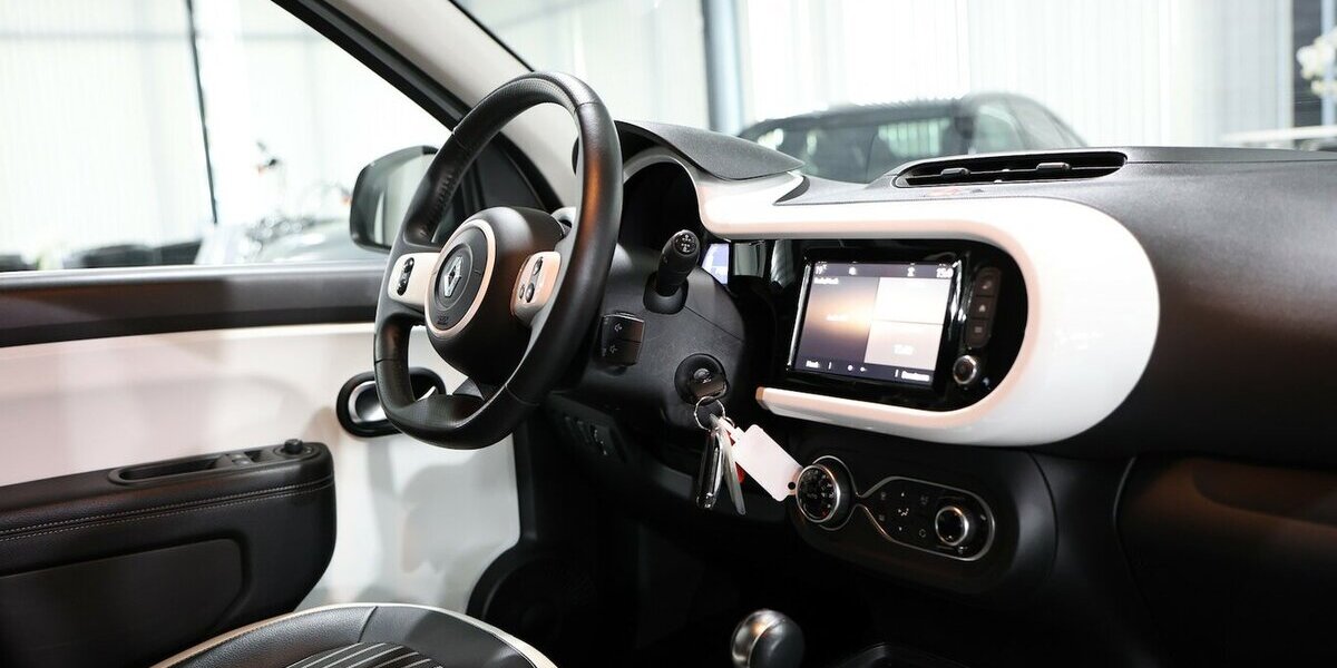 Renault Twingo INTENS ELECTRIC SPURHALTE, LEDER, KAMERA 14.000 km 13.300 &euro; Hamm 59077