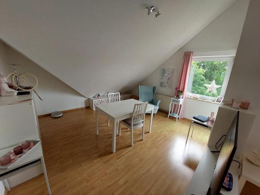 2-Zimmer-Dachgeschoßwohnung mit Einbauküche