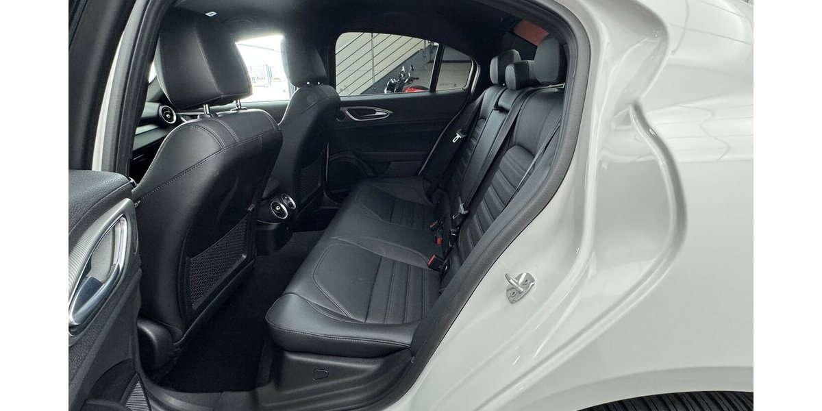 Alfa Romeo Giulia 2.0 Turbo Veloce Q4 Allrad CarPlay 19.700 km 36.450 &euro; Lich 35423