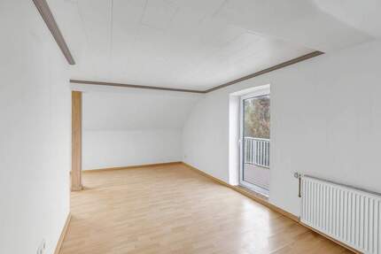 Licht, Luft und Lieblingsplatz - Dachgeschoss mit Balkon 3 zimmer