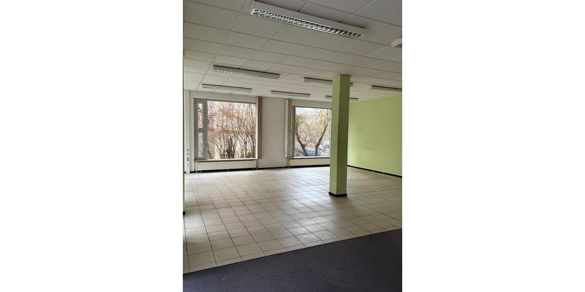 Großzügige Gewerbeeinheit Zentrum Su.- Ro.zu vermieten zimmer