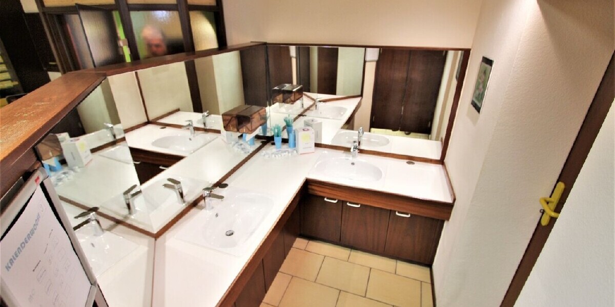 albero:) Arzt, Rechtsanwalt, Notar, Praxis etc. 8 zimmer