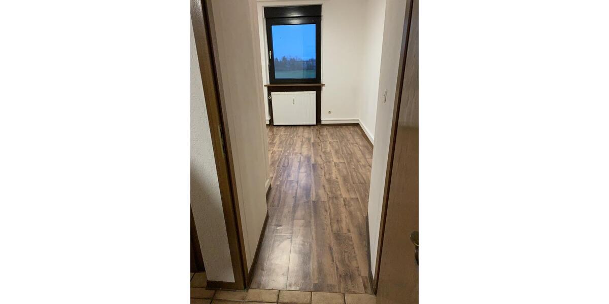 5-Zimmer-Eigentumswohnung in einem 3-Familien-Haus in KA-Neureut 5 zimmer