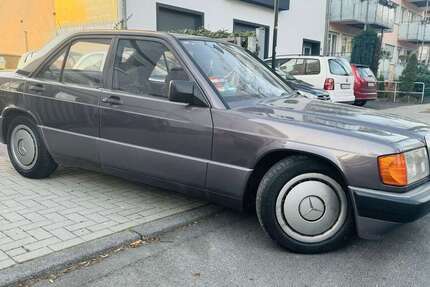 Mercedes-Benz 190 98.000 km 5.800 &euro; Troisdorf 53842