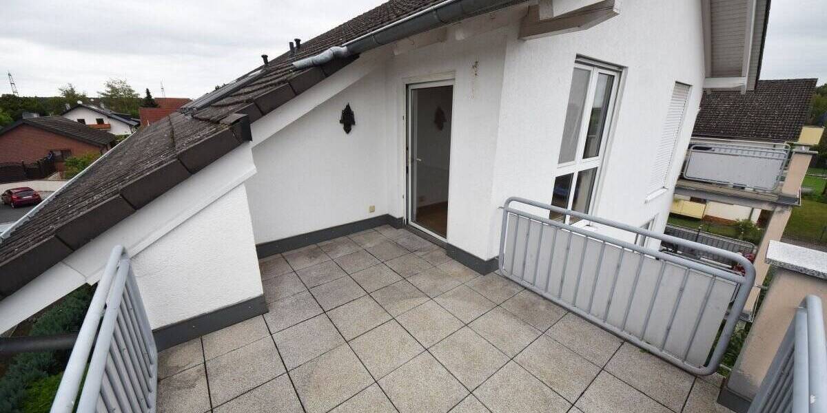 DIETZ: Feine 2-Zimmer-Dachgeschosswohnung mit großem SÜD-WEST Balkon und Einbauküche! 2 zimmer