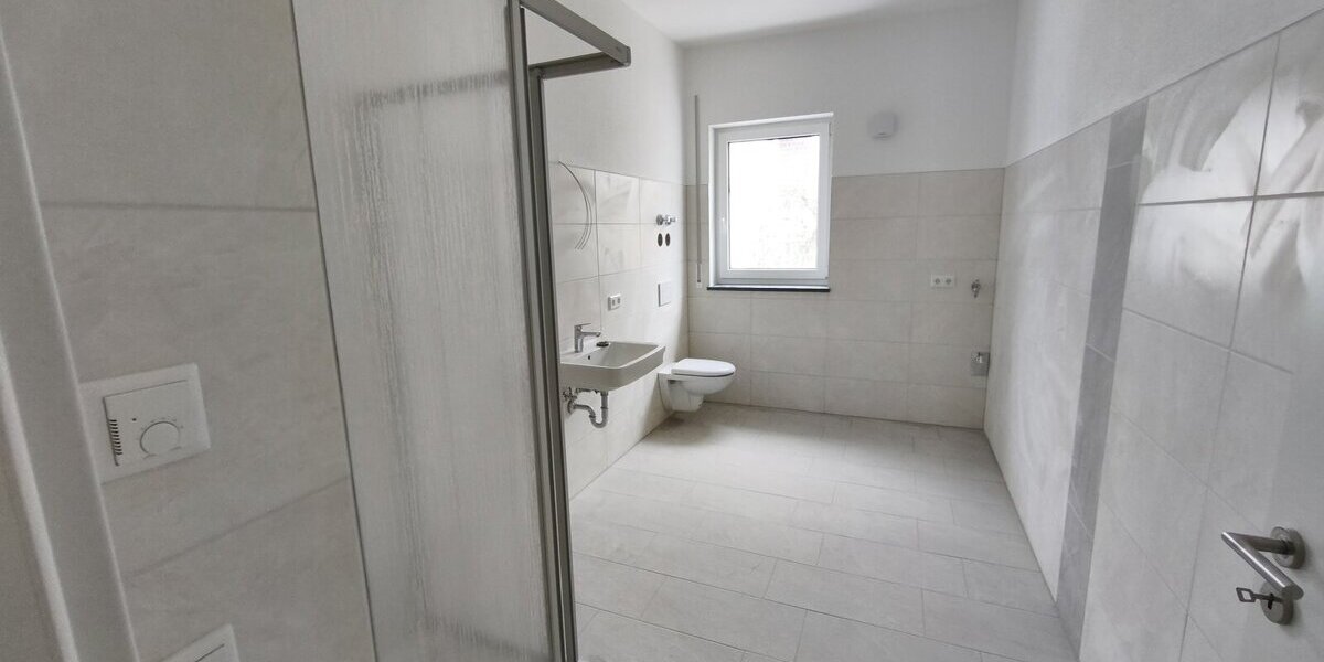 Erstbezug Moderne 4-Zi-Souterrain-Whg WFL 94,5 m² Energiesparhaus QNG Terrasse ab 01.09.2026 zu vermieten! - Etagenwohnung Windischeschenbach | Angebot:27024074