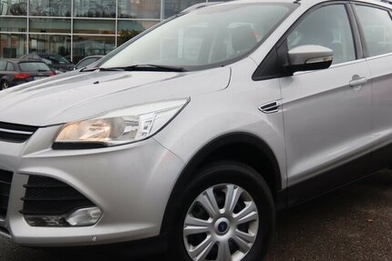 Ford Kuga 1.5/SCHECKHEFT GEPFLEGT/PARKSENSOREN 81.666 km 8.900 € Villingen-Schwenningen 78054