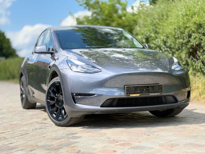 Tesla Model Y 90.699 km 29.999 € Berlin 12099