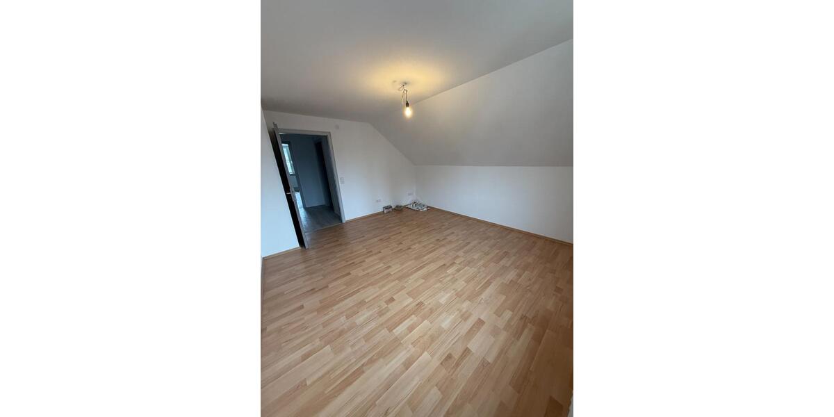 Dachgeschoßwohnung Blumberg - 3 Zimmer, 72 m&sup2;, 700&euro; | Angebot:25393854