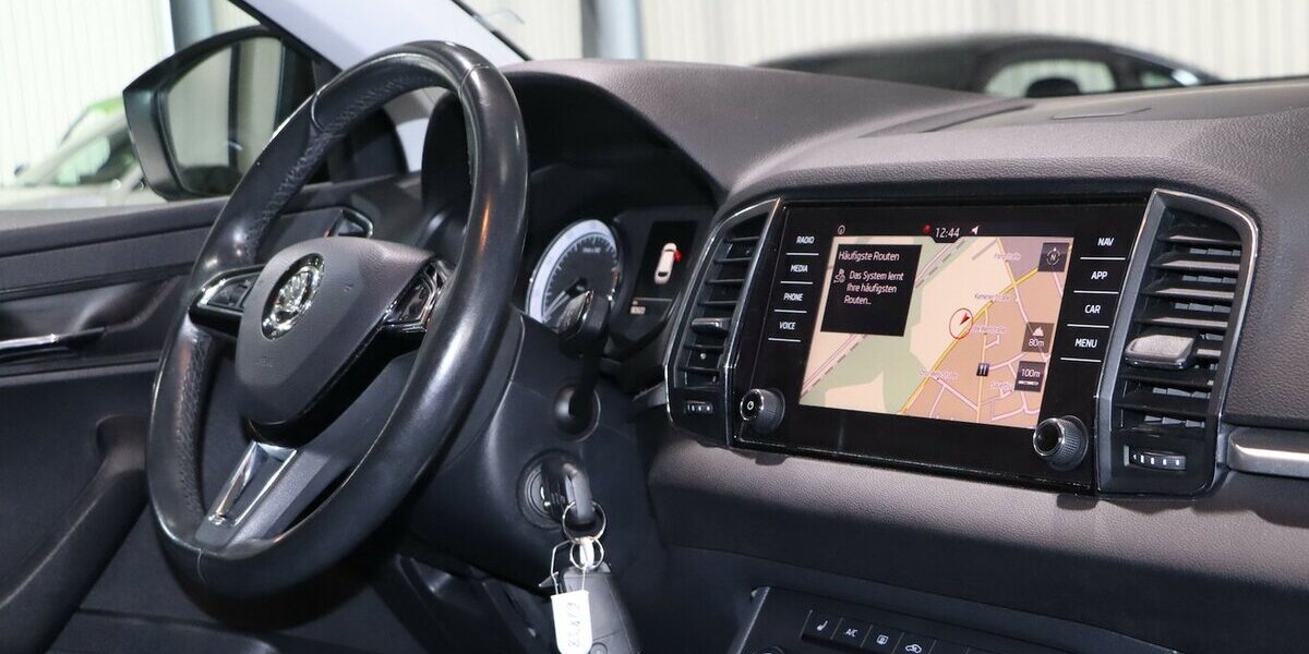 Skoda Karoq 1.5 TSI AMBITION / NAVI+APPLE+ANDROID+DAB 90.000 km 15.777 &euro; Hamm 59077