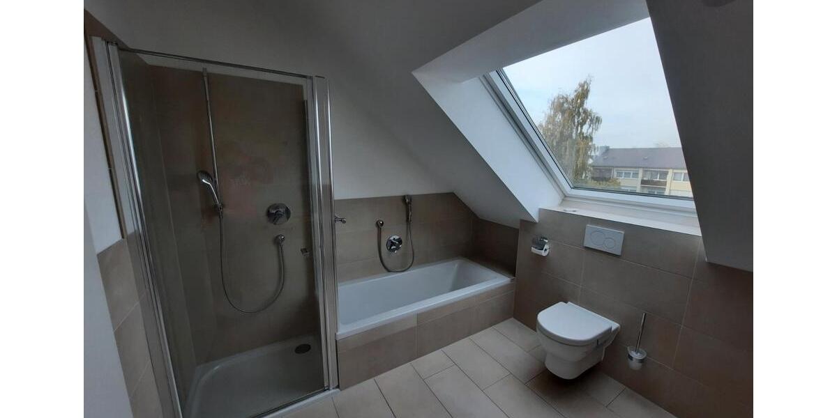 Dachgeschoßwohnung Ingolstadt - 2.5 Zimmer, 93 m&sup2;, 1.350&euro; | Angebot:26321371