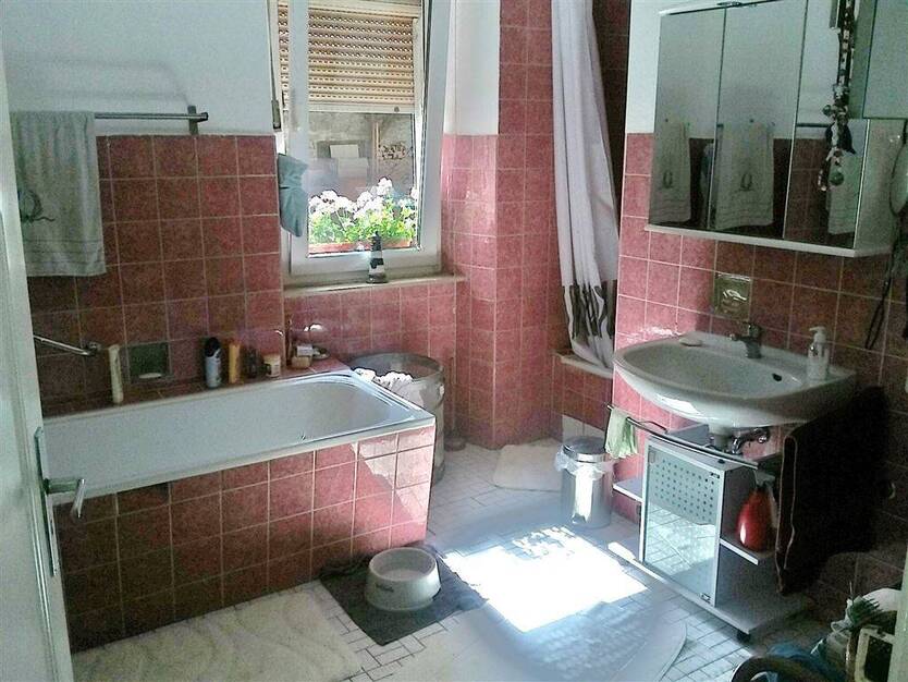 EUPORA Immobilien: Bauernhaus mit Hof, Scheune und Garten in Freimersheim bei Alzey. 6 zimmer
