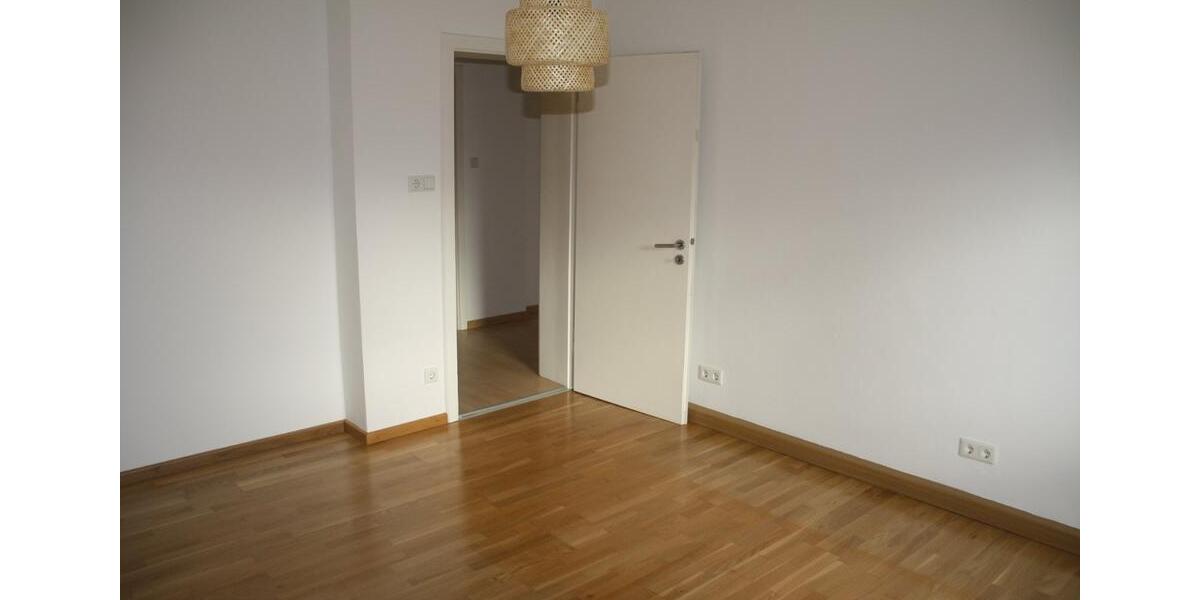 Etagenwohnung Neutraubling - 3.5 Zimmer, 85 m&sup2;, 1.150&euro; | Angebot:25148487