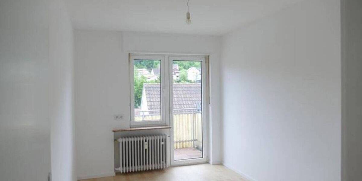 DG mit Balkon: helle großzügige 3-Zimmer + Wohnküche + Bad + GästeToilette, keine Schrägen,zentral 3 zimmer