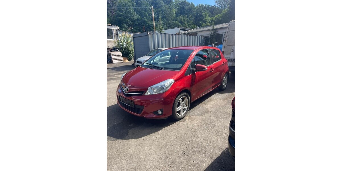 Toyota Yaris 97.000 km 5.900 &euro; Siegen 57072