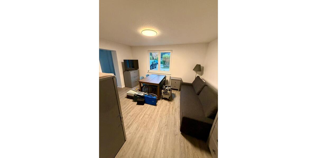 Frischsanierte und Möblierte Haushälfte mit Parkplatz und Garten 3 zimmer